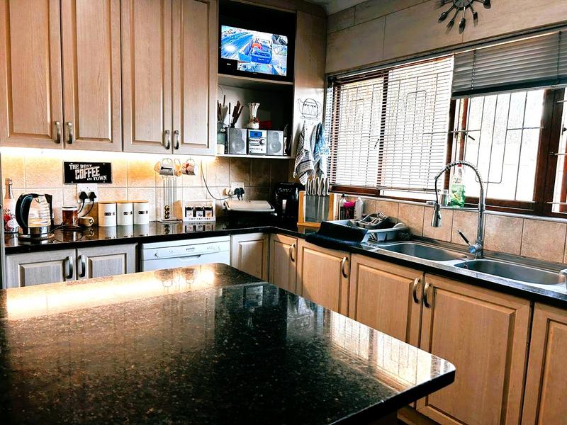 3 Bedroom Property for Sale in Mabille Park Western Cape